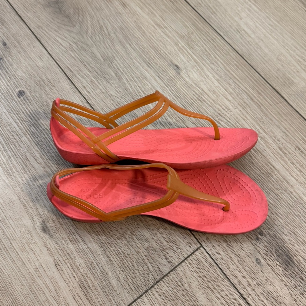 RARE Crocs Isabella T-Strap Sexi Sandals Waterproof Lightweight Walking Vacation